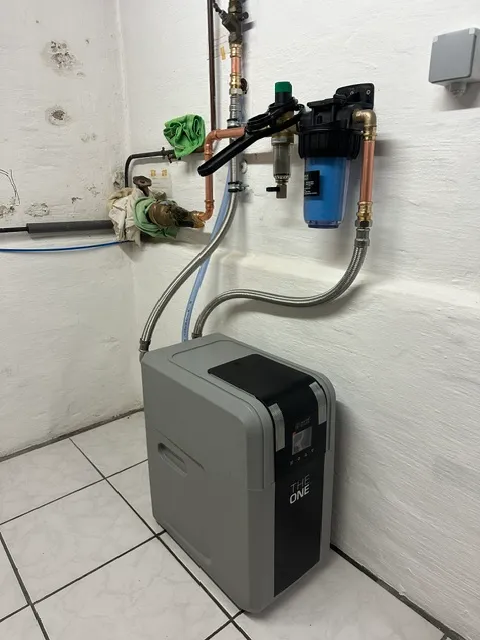 Compacte waterontkalker met filtersysteem in detail